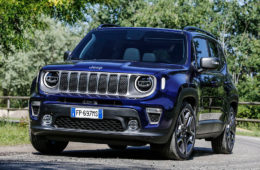 Завод Melfi готовится к производству нового Jeep Renegade Plug-in Hybrid 