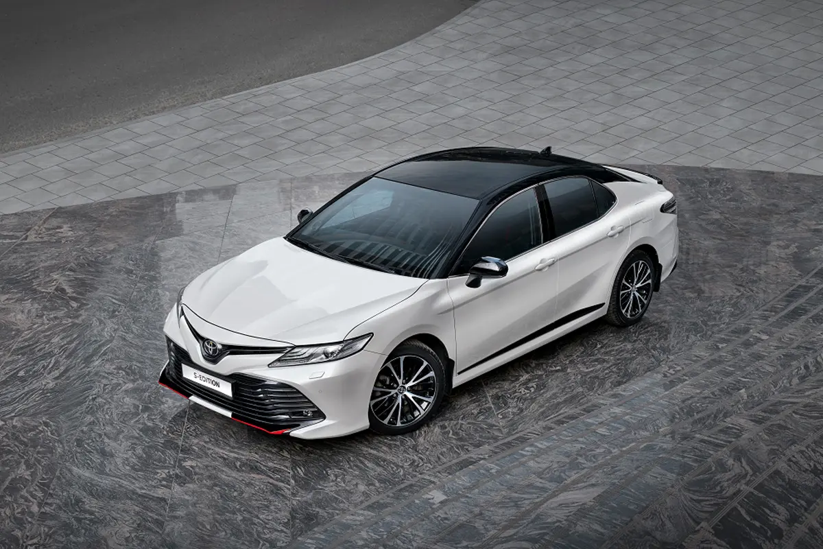 Toyota Camry S-Edition примерила спортивный костюм — Телеканал «Авто плюс»